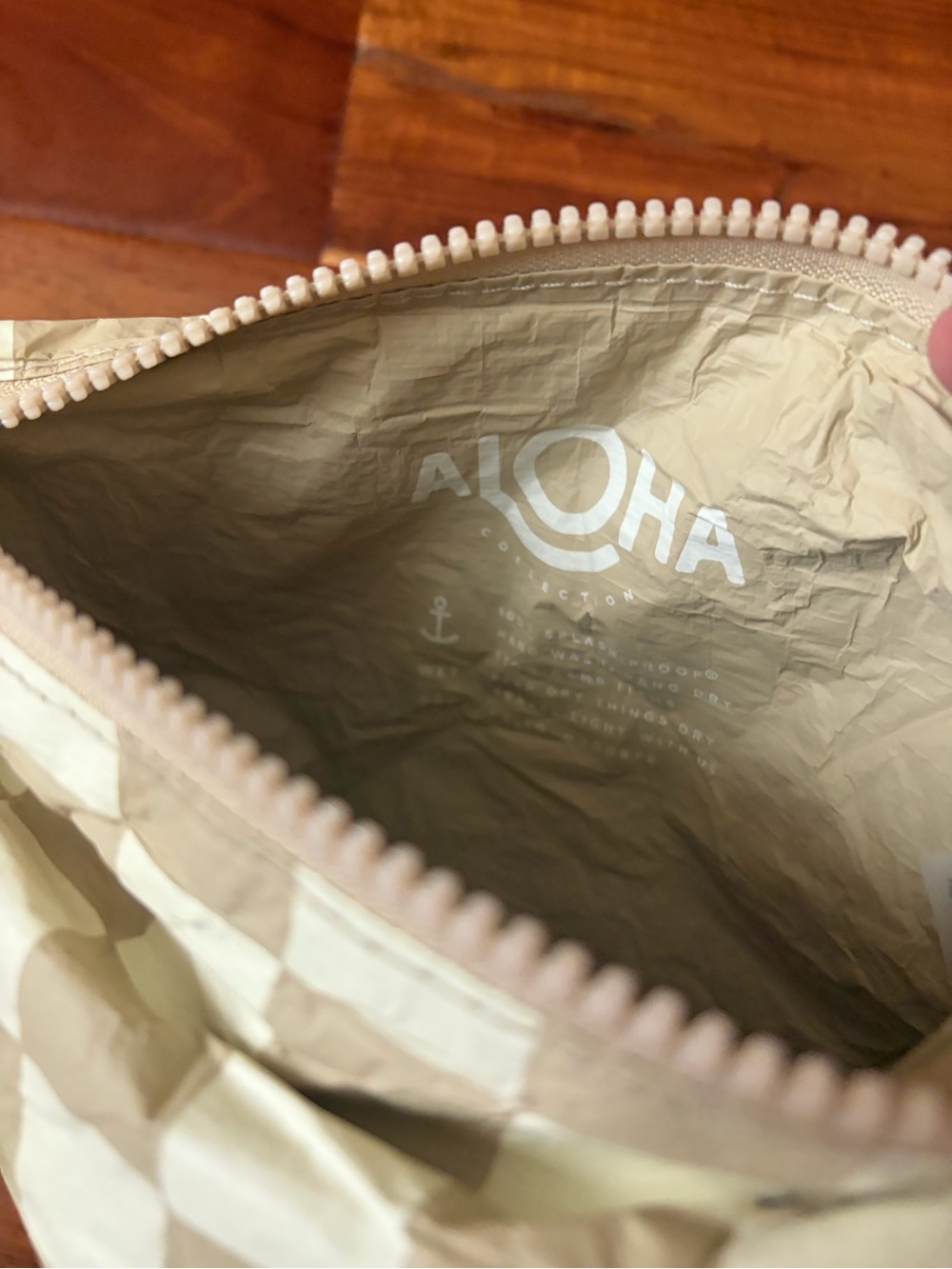 Aloha Collection Small Checkered Pouch - Picture 5 of 6
